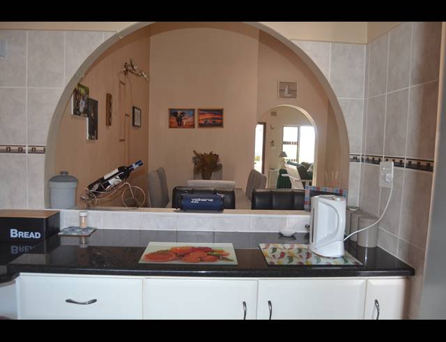 3 BEDROOM TOWNHOUSE FOR SALE IN SCOTTBURGH CENTRAL